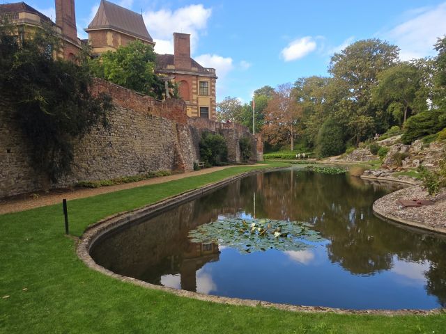 The gardens at Eltham Palace 