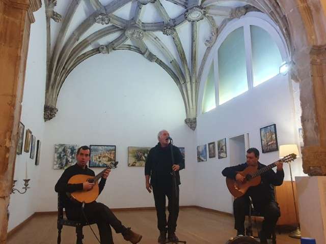 Café Santa Cruz fado show