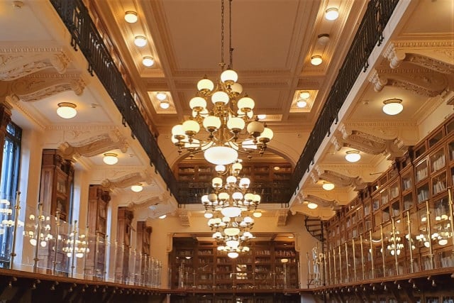 The library of the faculty of literature Bucharest interior